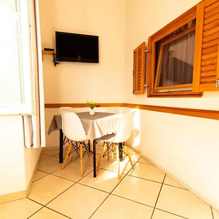 Le Petit, Near Theatre & Split