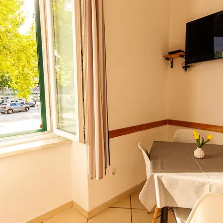 Apartment Le Petit, Near Theatre &