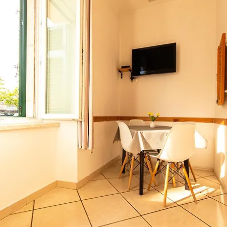 Le Petit, Near Theatre & Apartment *